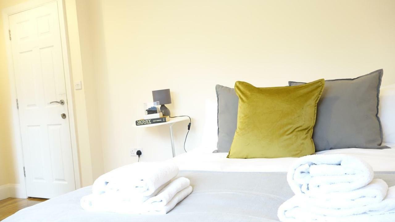 Heathrow Ensuite Rooms- Auto Check In London Bagian luar foto